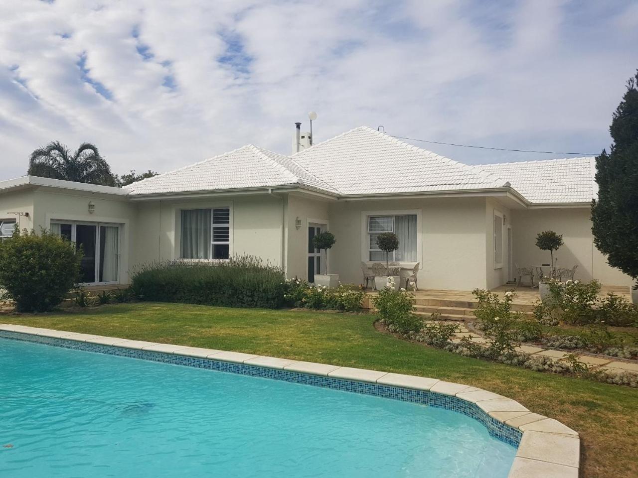 Luxury Retreat - Home-away-from-home Near The Holiday home *